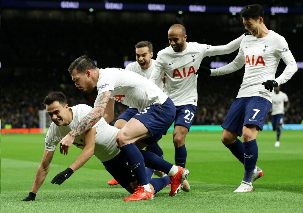 棋牌游戏冲刺阶段突围战来临，托特纳姆围绕英超外线爆发，悬念犹存，更衣室氛围转暖的简单介绍