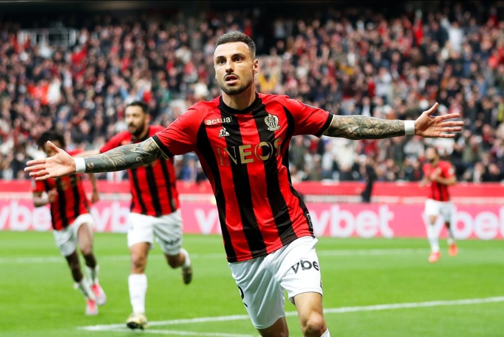 包含关键时刻法甲焦点战；北京首钢豪取连胜；更衣室稳定；资深球员宣示担当的词条