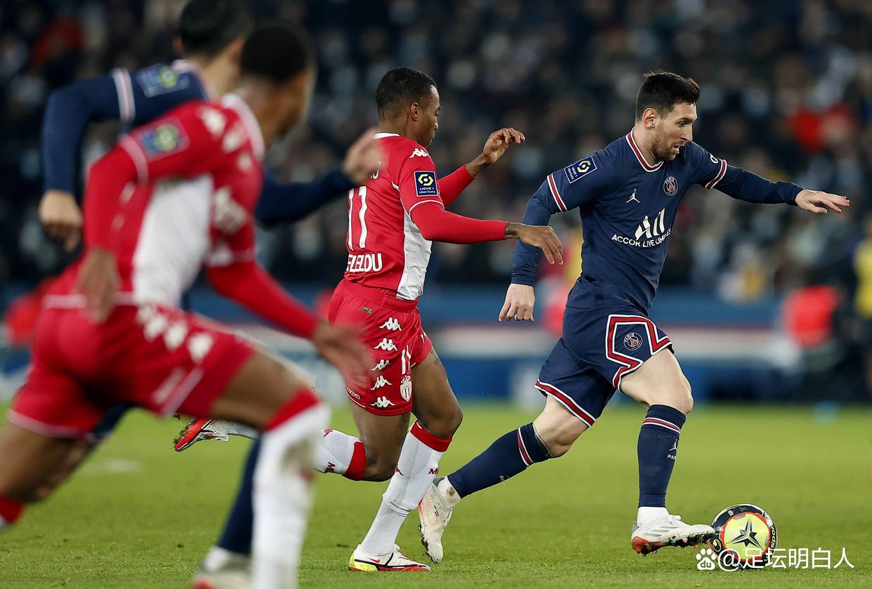 包含法甲关键时刻再迎强敌，巴黎圣日耳曼单刀错失，主帅态度——球迷炸锅，身体对抗强度拉满的词条
