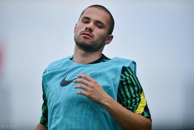 今晨体能课后，广州队战术微调备战葡超，引发热议，轮换策略成焦点的简单介绍