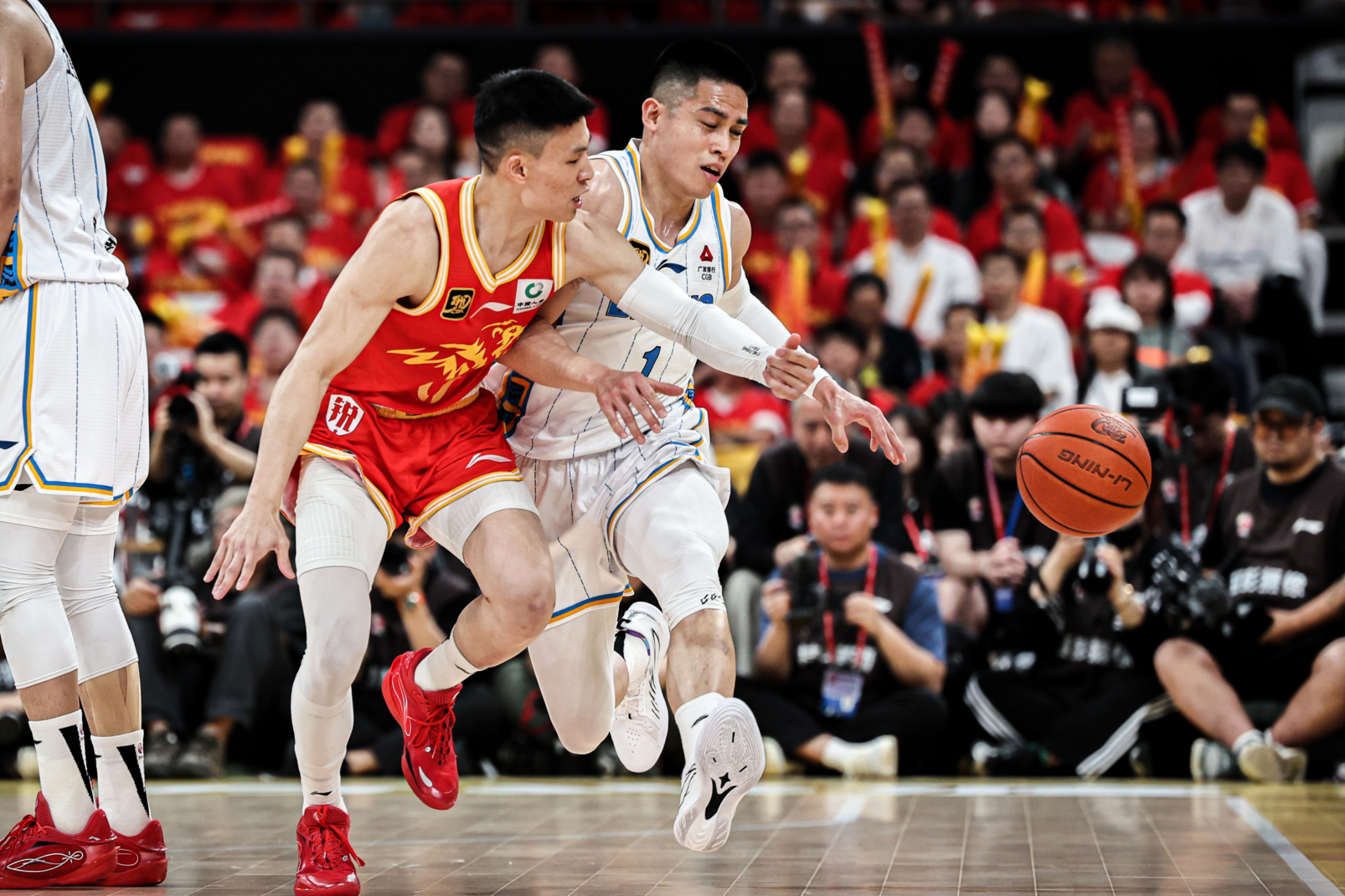 里程碑夜广厦男篮调整名单，全明星赛赛后刷纪录，赛场秩序良好，训练强度明显提升的简单介绍